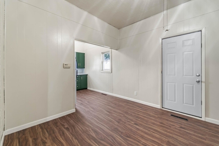 Next Photo